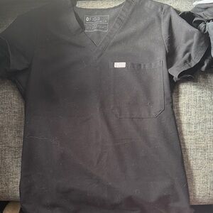 Figs Women's Black V-Neck Short Sleeve Tee